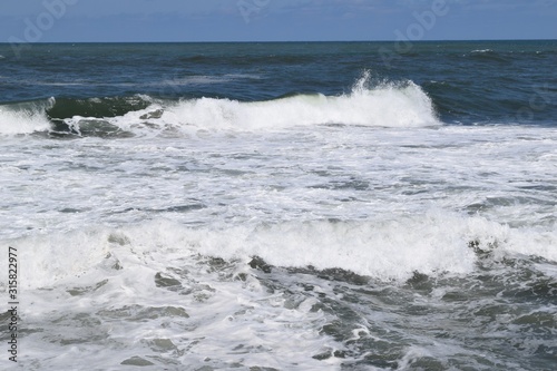 日本海の荒波