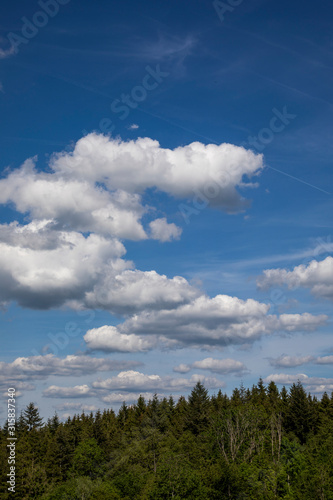 Wolken über dem Land