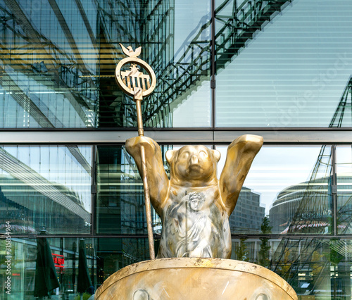 Representation of the quadriga with a buddy baer in Berlin