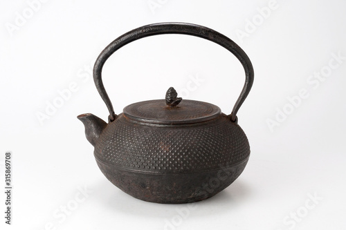 南部鉄器の鉄瓶と急須　日本の工芸品