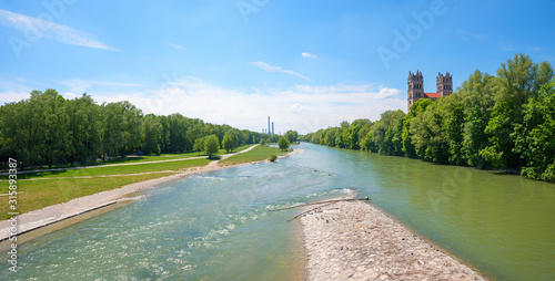 Bild auf Leinwand Aussicht von der Reichenbachbrücke auf die Isar und Maximilianskirche