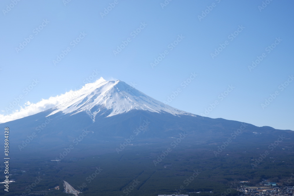 雪の積もった富士山 雪の積もった富士山