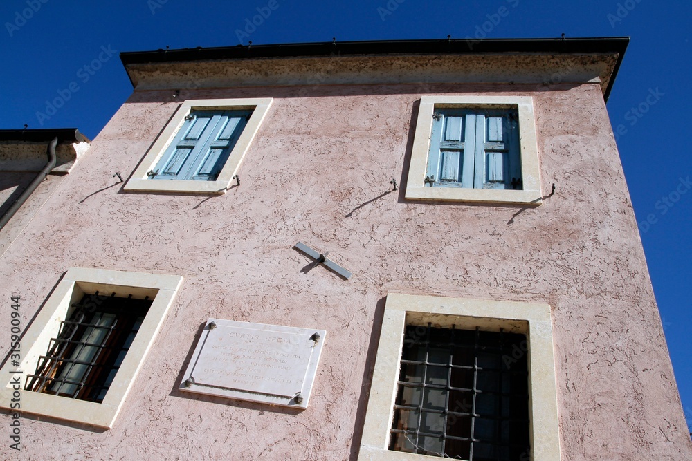 Borghetto - edificio con targa Borghetto - edificio con targa