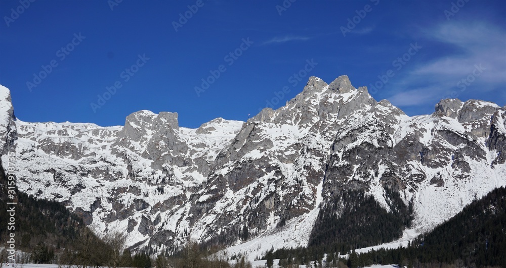 Winter in den Bergen - Panorama Tennengebirge mit Schnee