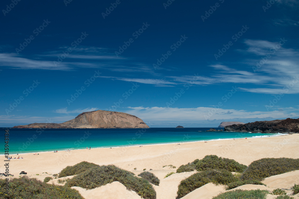 Obraz premium white sand beach