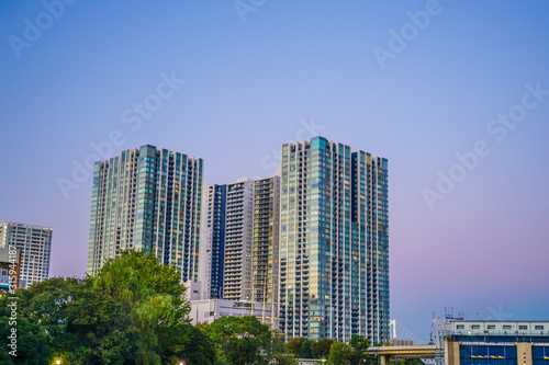 品川区の高層ビル群と夕景