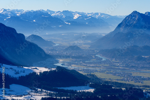 Blick ins Inntal von Nordosten im Winter bei Sonenschein