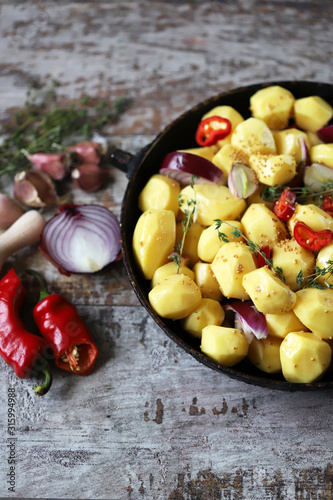 Fototapeta Naklejka Na Ścianę i Meble -  Raw potatoes in a pan. Vegan food. Selective focus. Macro.