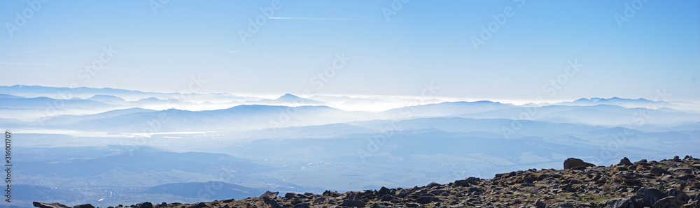Fototapeta premium Panorama gór Tatr Karpat ze szczytu Babiej Góry