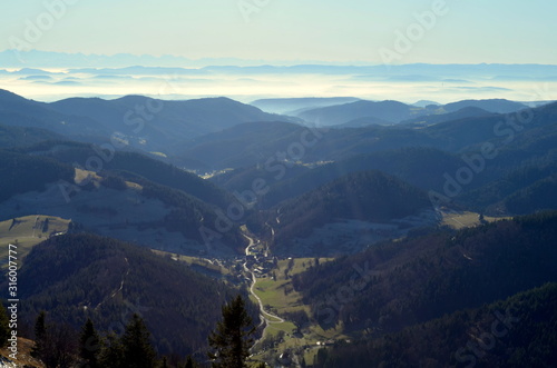 Blick vom Belchen im Schwarzwald ins Tal