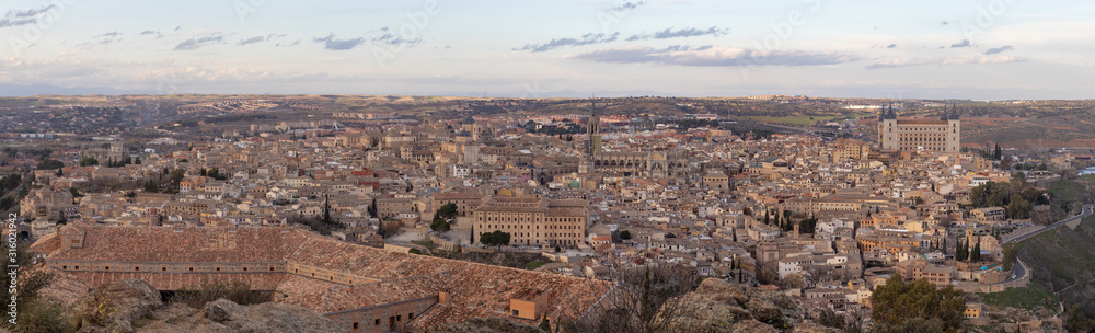 Vista panoramica de Toledo en el mirador del valle