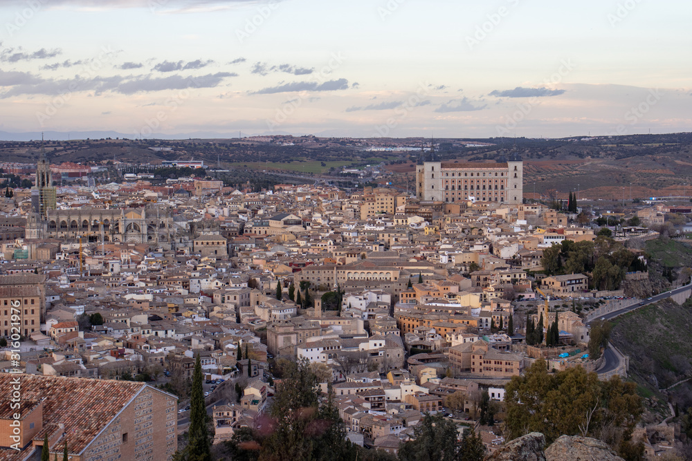 Vista panoramica de Toledo en el mirador del valle