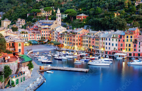 Cuadro en lienzo Portofino town center and harbor, Genoa, Italy