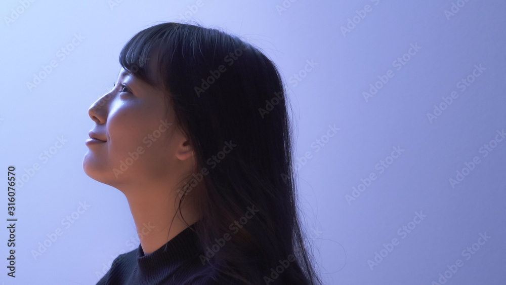 Fototapeta premium 若い女性 笑顔