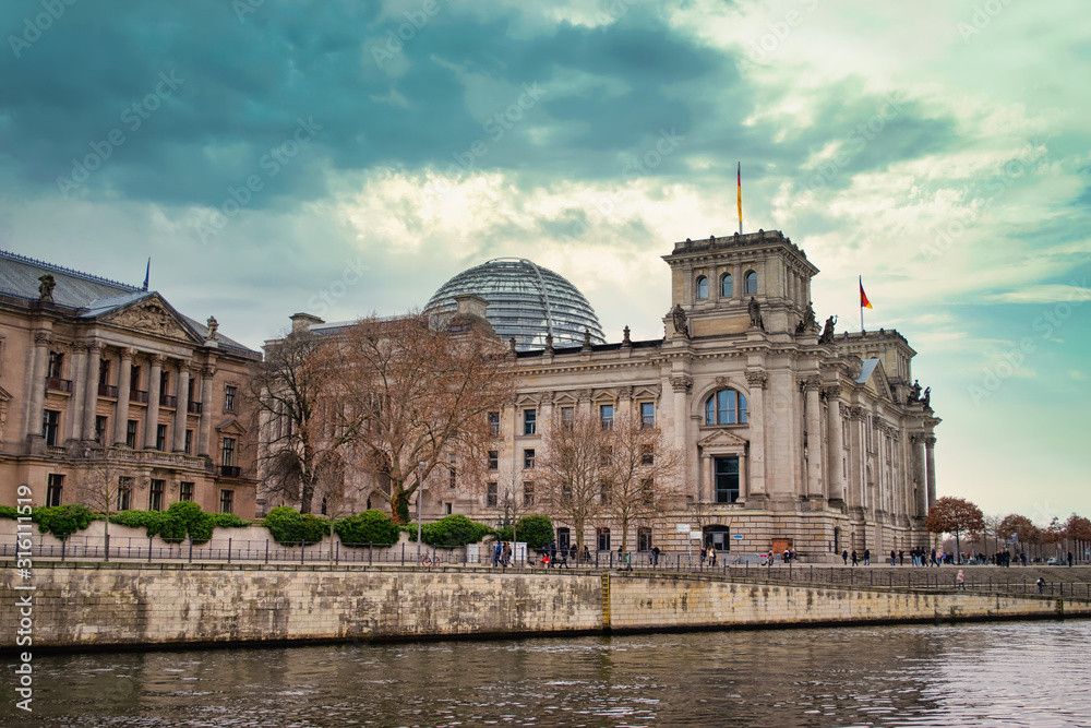 Reichstag Berlin exterior