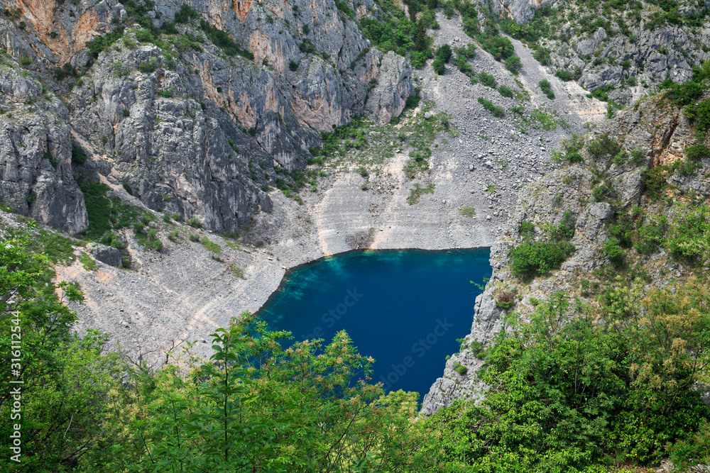 Obraz premium Modro jezero (Blue Lake) near Imotski, Croatia