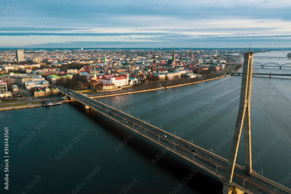 Fototapeta premium Vanšu tilts Cityscape Riga Latvia