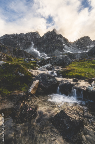 Fototapeta Naklejka Na Ścianę i Meble -  Mountain streams