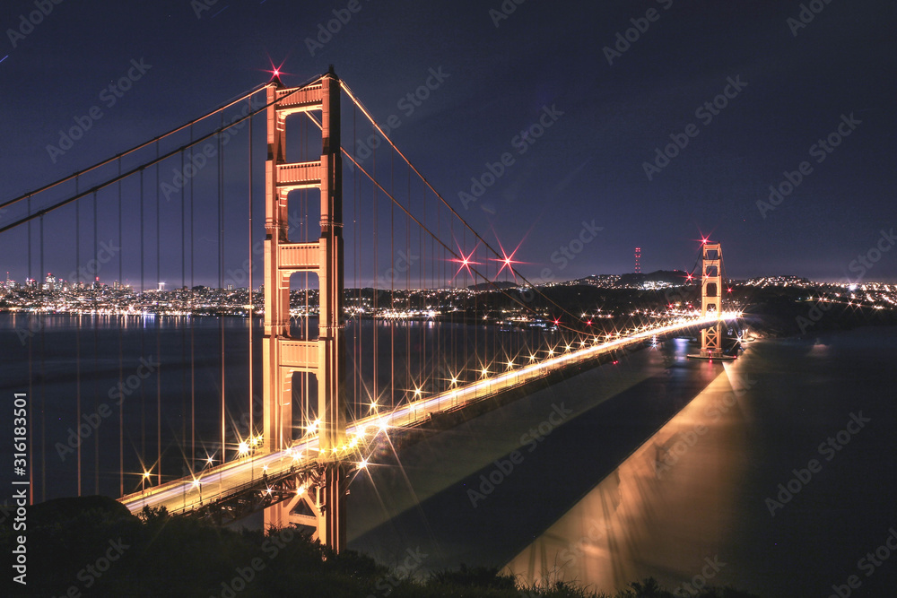 Fototapeta premium Golden Gate Bridge at San Francisco at night.