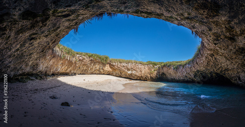 Fototapeta Hidden beach in the Marietas Islands at the mexican Pacific