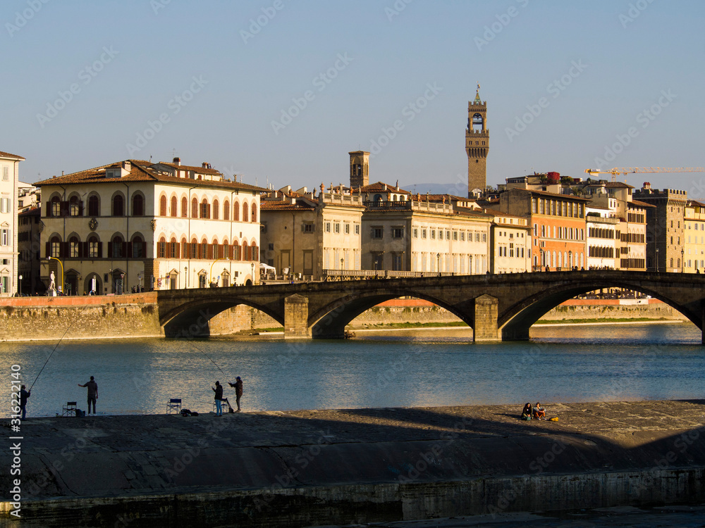 Obraz premium Italia, Toscana, Firenze, la città e il fiume Arno.