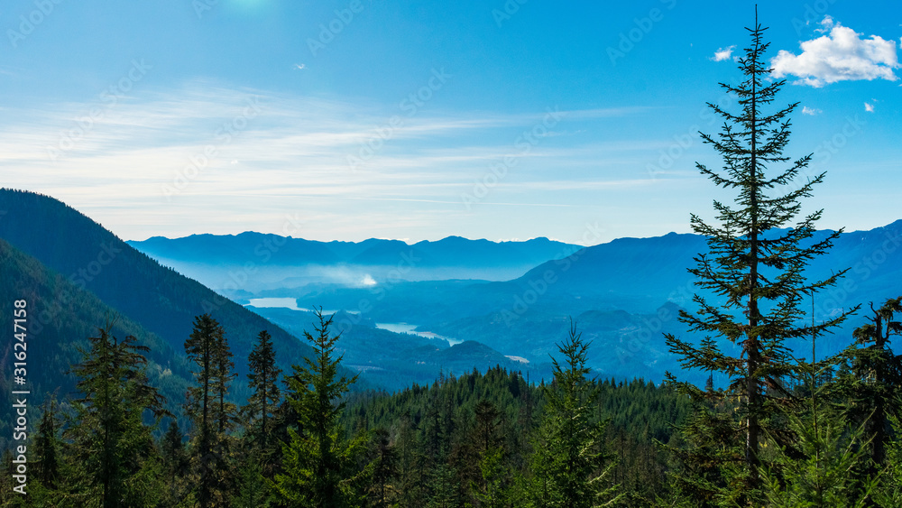 Fototapeta premium Haze in Valley Below Baker Lake