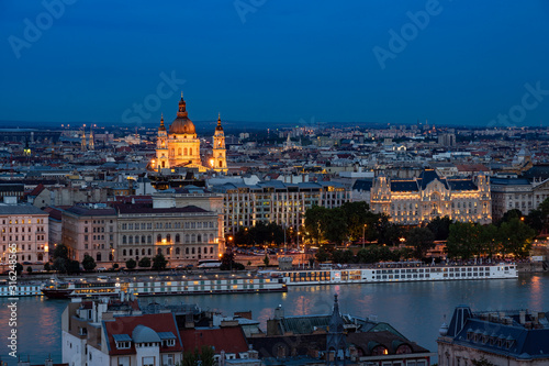 St. Stephen's Basilica church in Budapest, Hungary. © alzamu79