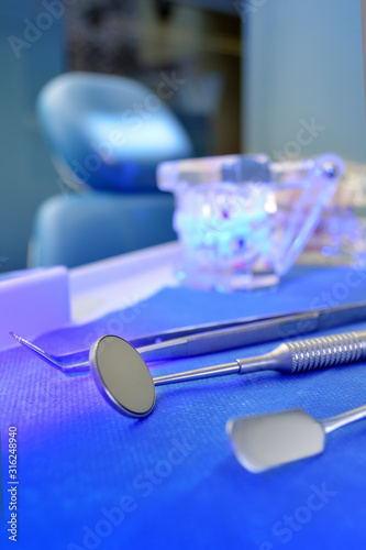Salud dental clínica dental instrumental luz uv 