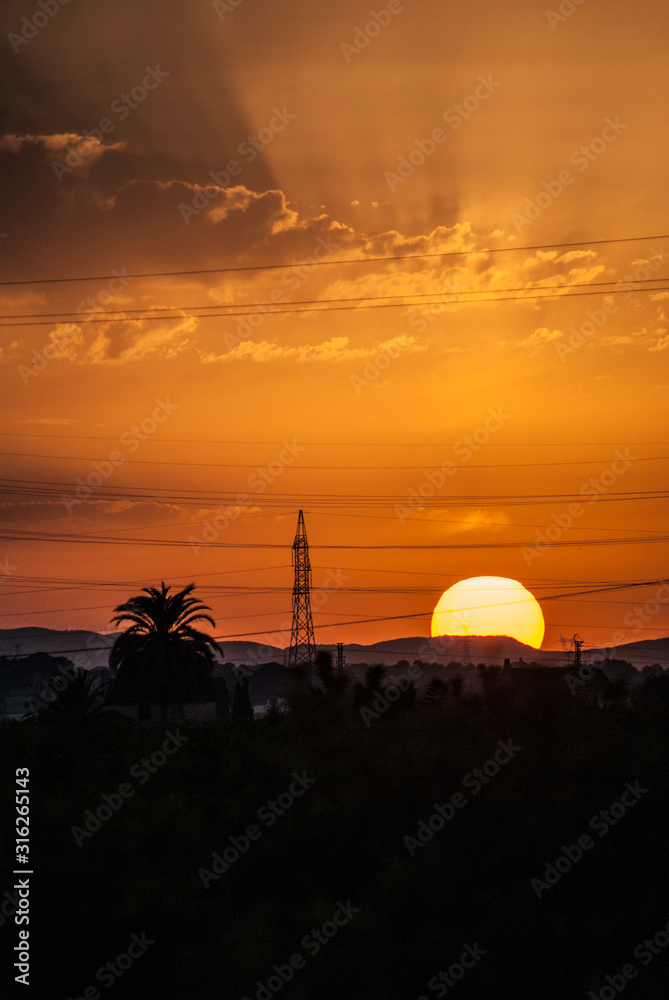 Obraz premium Beautiful sunset against brightly colored light. Image.