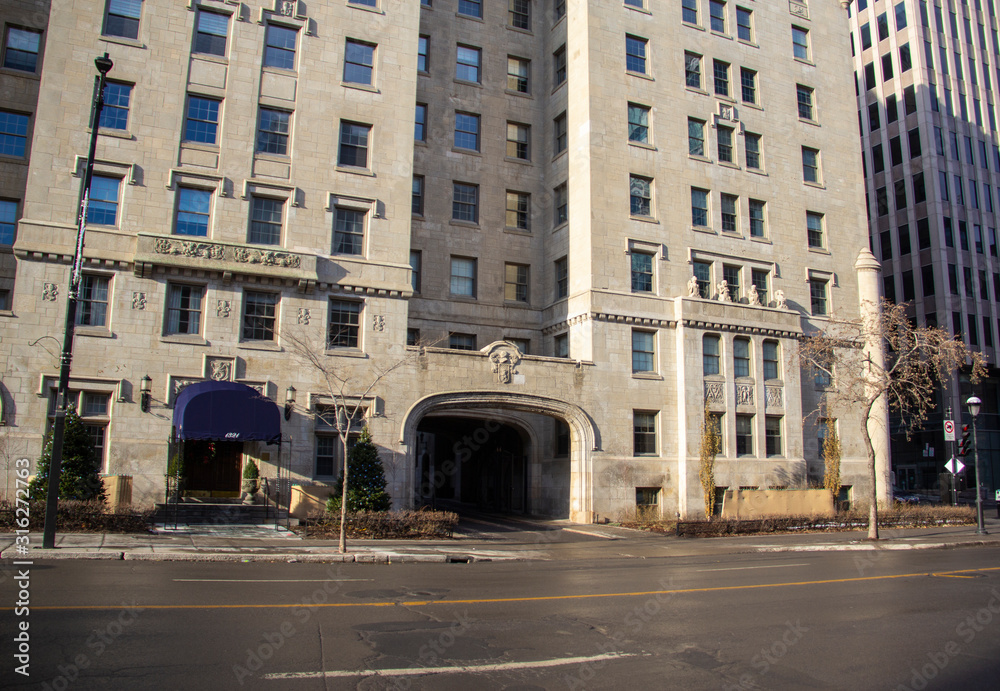 Fototapeta premium Street level view of an upscale apartment building