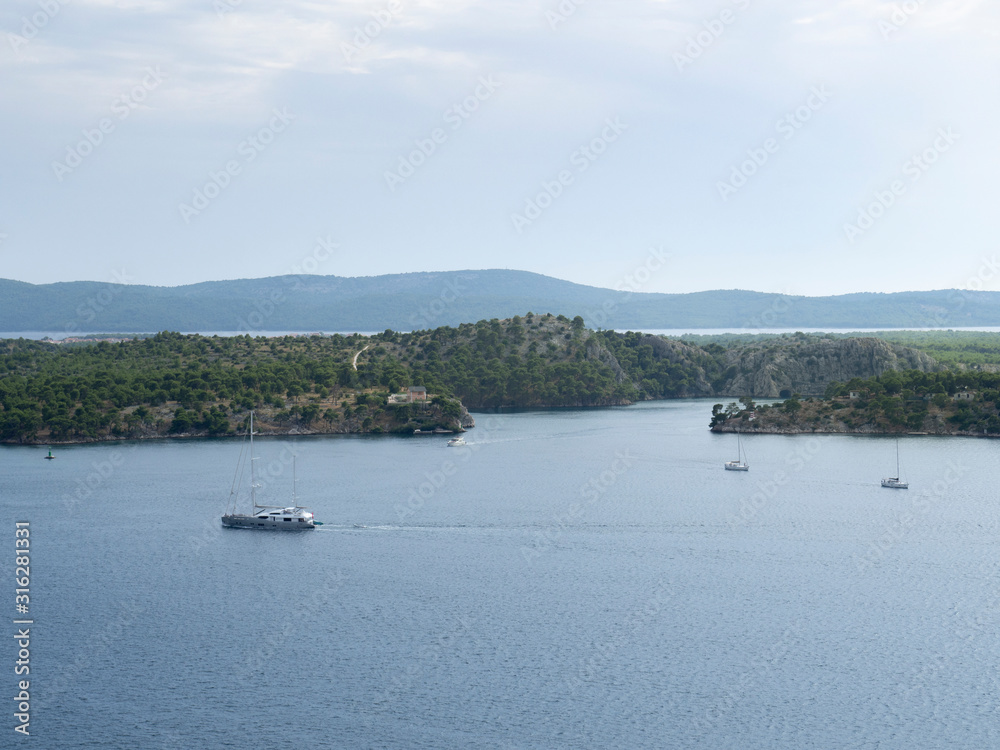 Vistas del paisaje de Sibenik desde la fortaleza de San Miguel en Croacia, verano de 2019