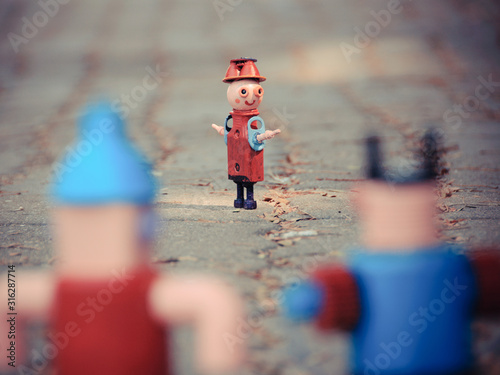 Assemblage robot sculptures ,Children turn to look at the parents