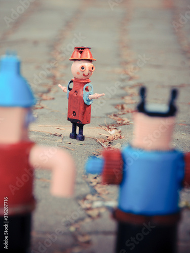 Assemblage robot sculptures ,Children turn to look at the parents