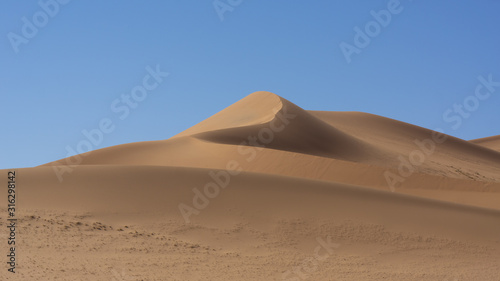 Landscape of Sahara desert © frog