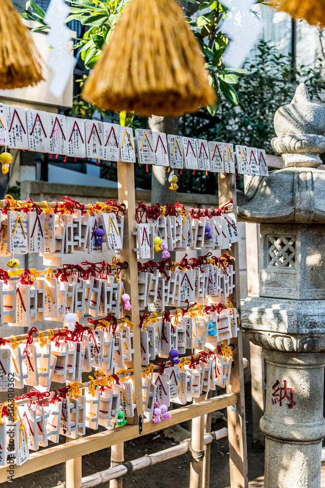 東京都杉並区高円寺の神社の下駄の形の絵馬
