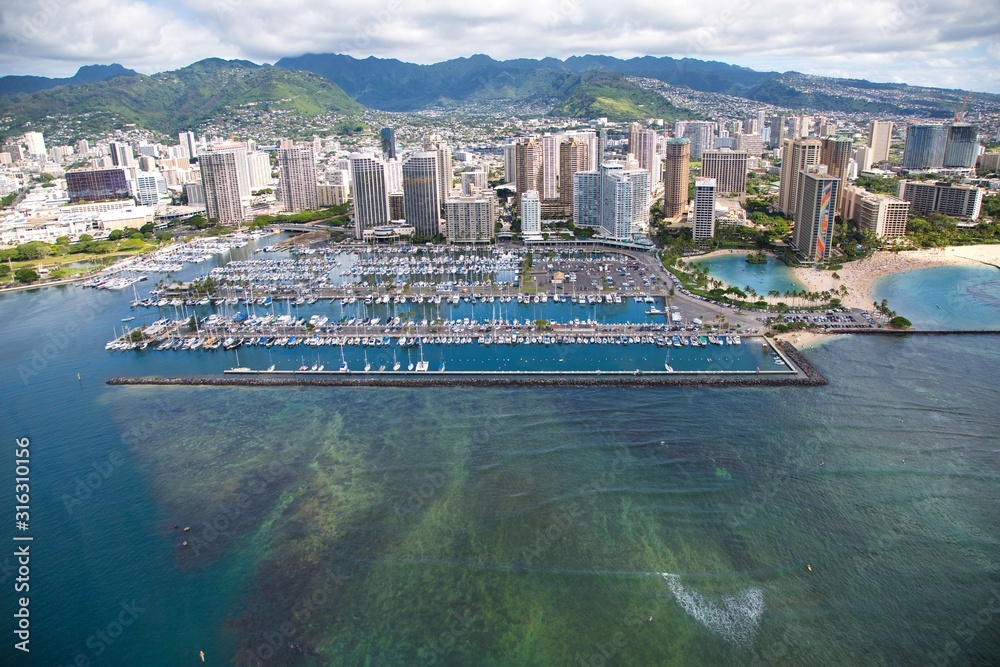 Fototapeta premium ワイキキビーチ空撮