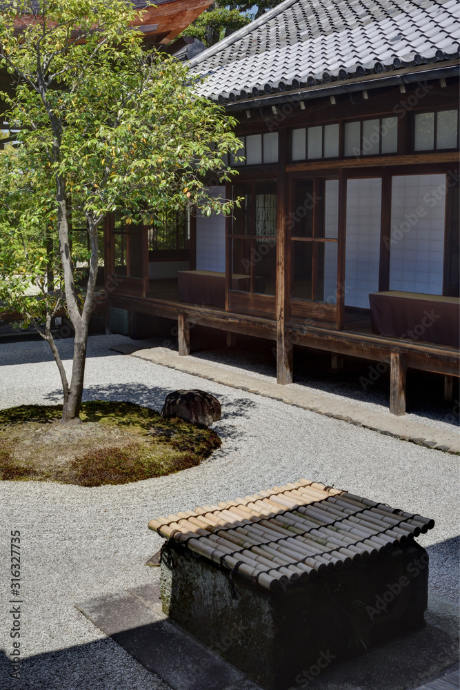 Obraz premium 建仁寺の○△□庭