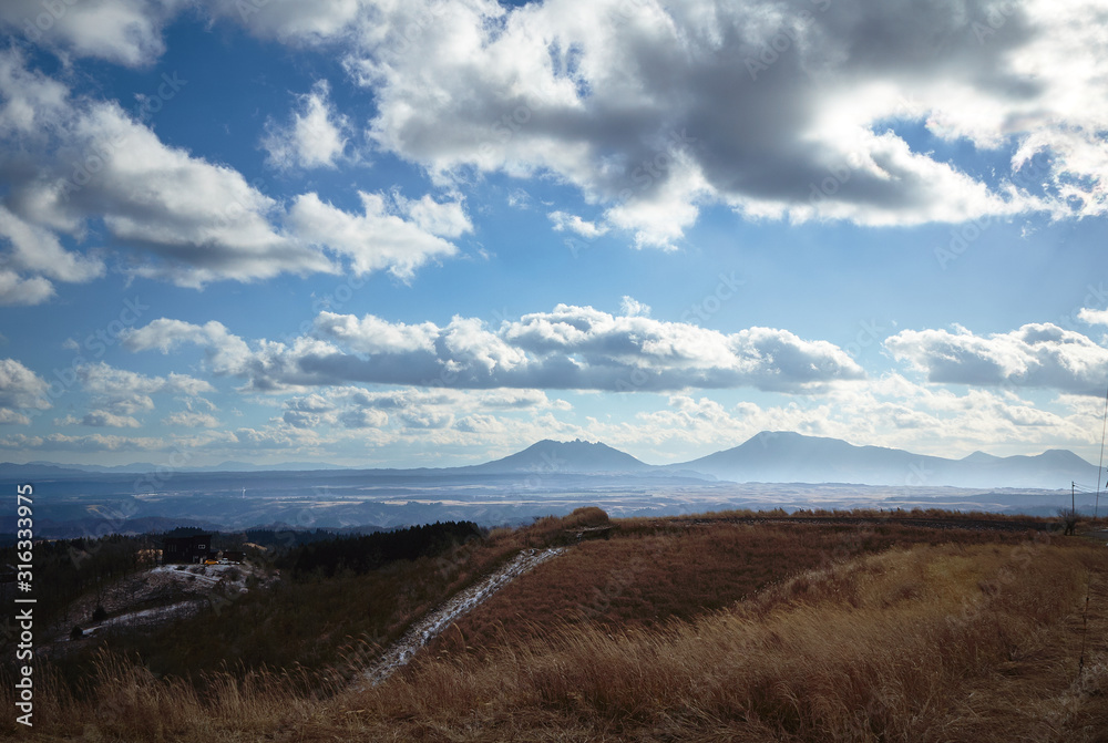 丘と青空の風景　日本、九州、熊本県