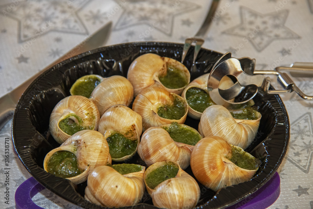 Escargots de Bourgogne prêts à la dégustation Escargots de Bourgogne prêts à la dégustation