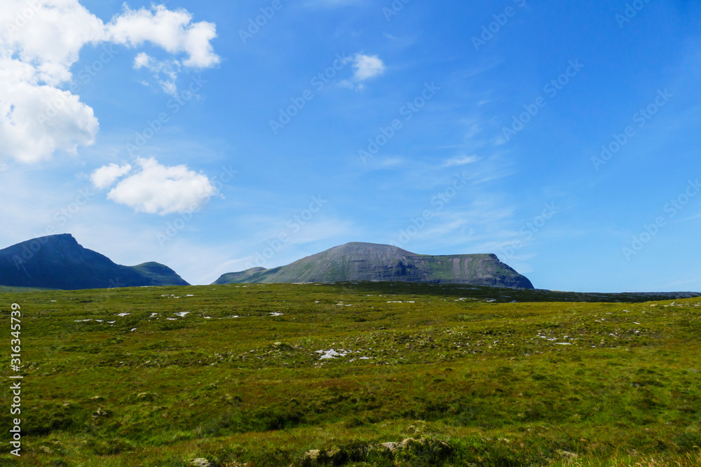 Verfallenes Schloss, Burg Ardvreck, am Loch Assynt in den Highlands von Schottland Verfallenes Schloss, Burg Ardvreck, am Loch Assynt in den Highlands von Schottland