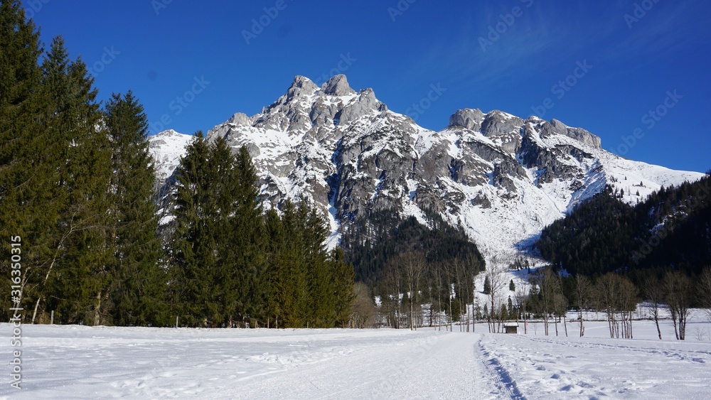 Berge mit Schnee, Tennengebirge im Salzburger Land, Werfenweng