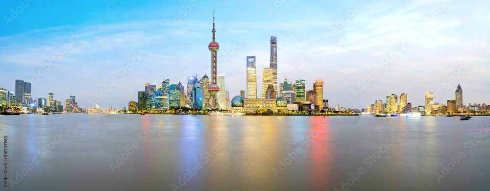 Fototapeta premium Beautiful city skyline in lujiazui, Shanghai, China