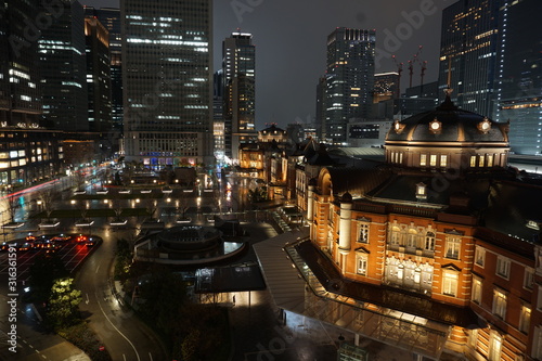 tokyo station at night