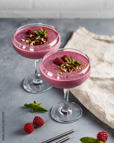 Raspberry banana smoothie with walnuts and granola