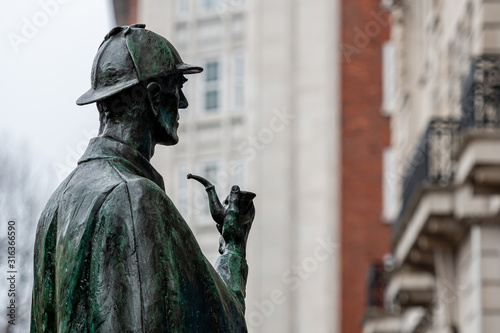 Quadro su tela Sherlock Holmes statue outside Baker Street underground station