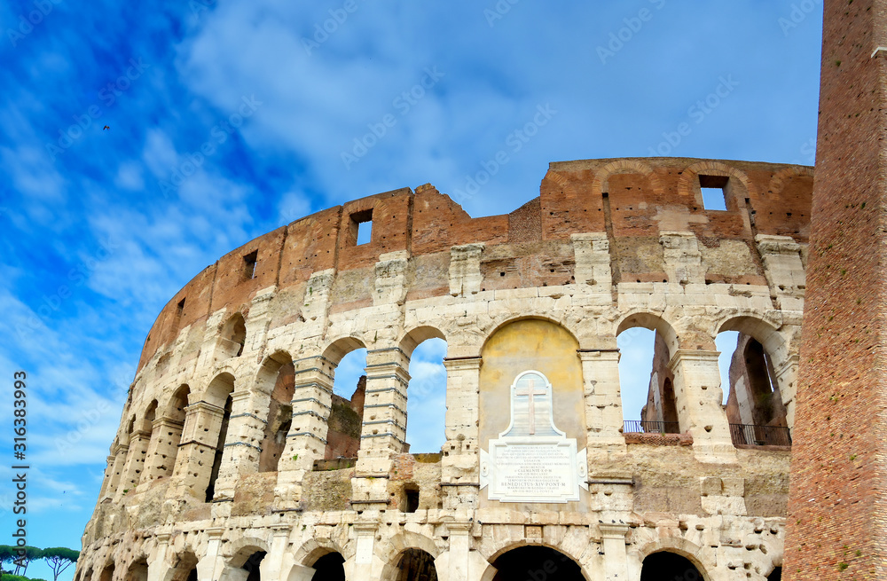 Obraz premium The Colosseum located in Rome, Italy.