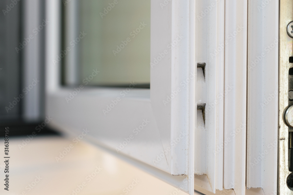 Corner joint detail on aluminum casement window