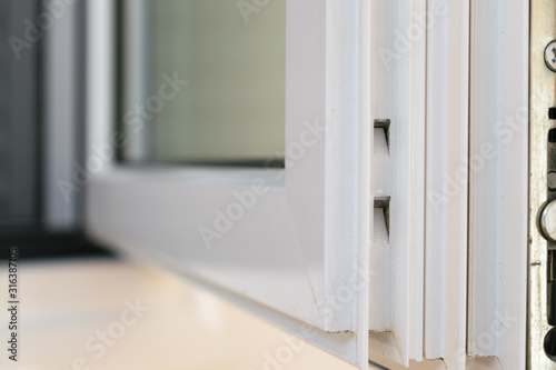 Obraz na płótnie Corner joint detail on aluminum casement window w salonie