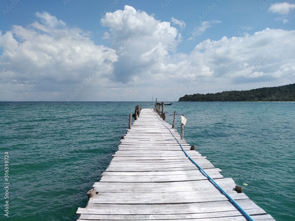 Fototapeta premium jetty on the sea
