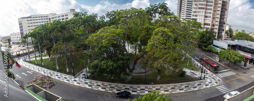 Plaza publica en el centro de la ciudad photo